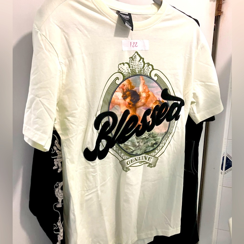 Genuine Authentic Garments EXCLUSIVE graphic design T-Shirt Size Small new w tag